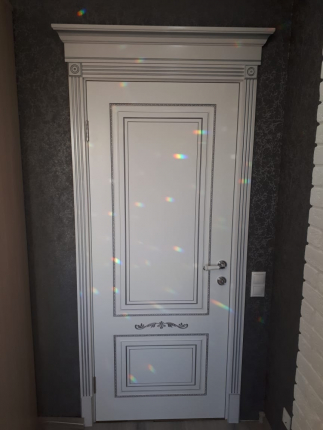 Фото межкомнатной двери Смальта 04 глухая белая эмаль патина серебро