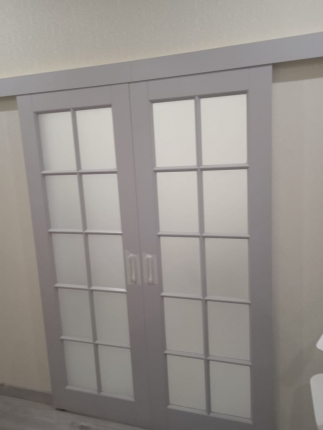 Фото межкомнатной двери Гланта остекленная светло серый 